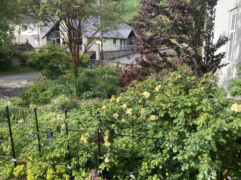 Llanrhaeadr Ym Mochnant Gardens